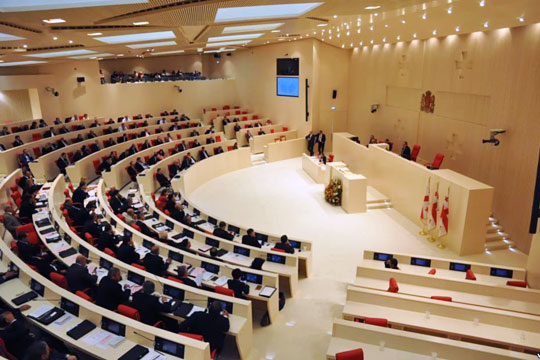 Грузинские депутаты утвердили переход к парламентской форме правления