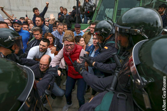 Число пострадавших при столкновениях в Каталонии превысило 460 человек