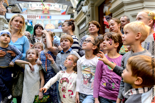 Население России стало рекордно детским