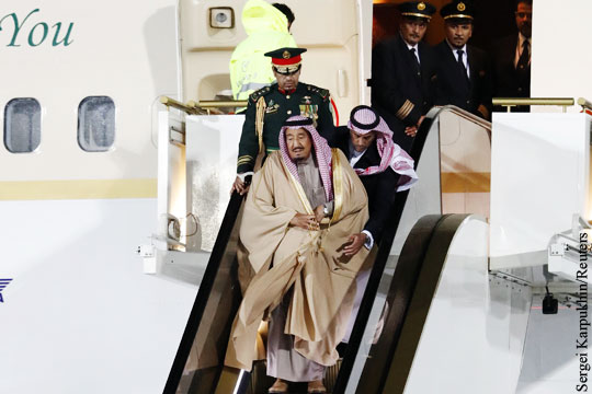 У самолета короля Саудовской Аравии во Внуково сломался трап-эскалатор