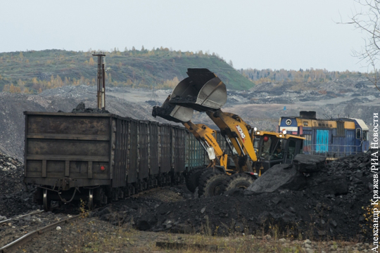 Киев: Более половины угля поступает на Украину из России