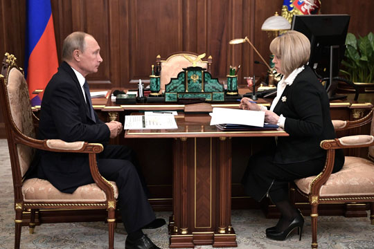 Путин пообещал Памфиловой поручить СК довести до ума дела о нарушениях на выборах