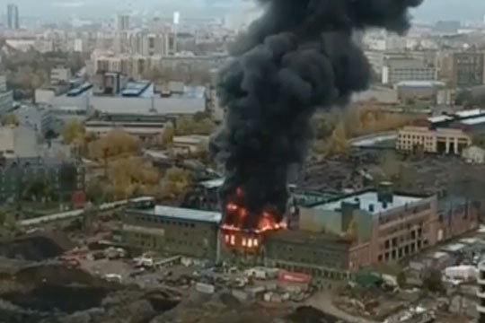 На юго-востоке Москвы начался крупный пожар