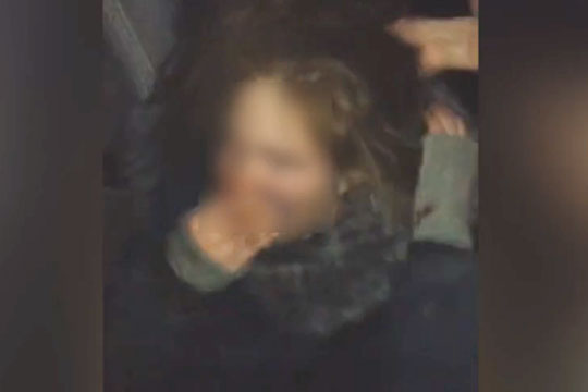 В Чите подростки сняли на видео избиение школьницы