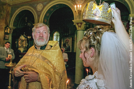 В РПЦ удивились инициативе депутата Госдумы о юридическом признании венчания