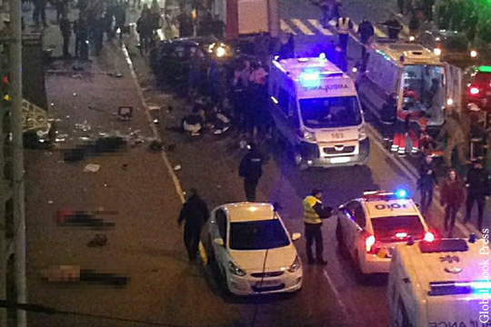 Из-за въехавшего в толпу Lexus  в Харькове погибли шесть человек