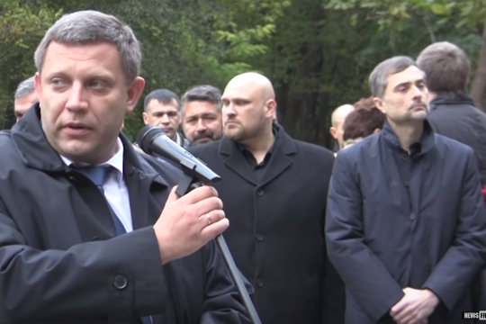 Кремль прокомментировал участие Суркова в открытии памятника героям Донбасса