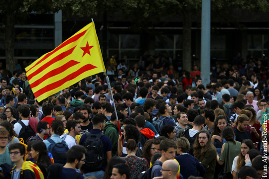 Правительство Испании приостановило автономный статус Каталонии