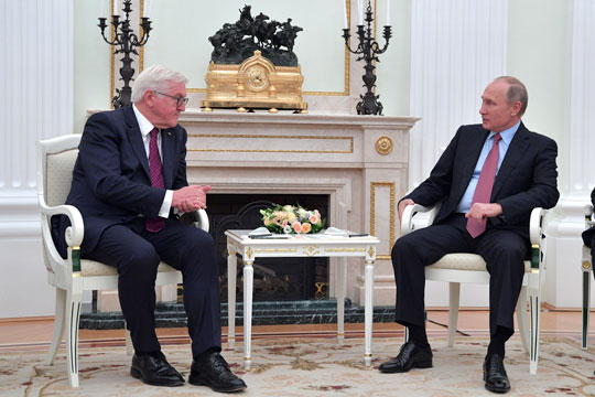 Путин обсудил миротворческую миссию в Донбассе с президентом Германии