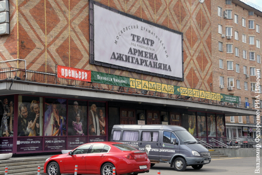 Полиция пришла с обысками в театр Джигарханяна