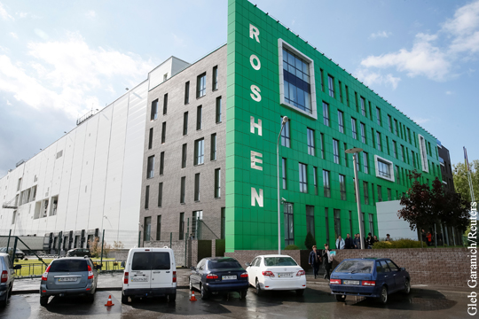 Радикалы заблокировали склад-базу Roshen в Виннице