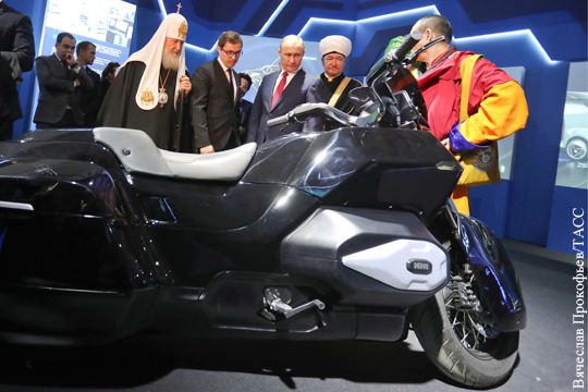 Путину представили мотоцикл «Иж» из проекта «Кортеж»