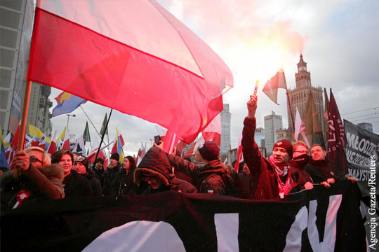 СМИ: Марш крайне правых в Польше затмил государственные мероприятия