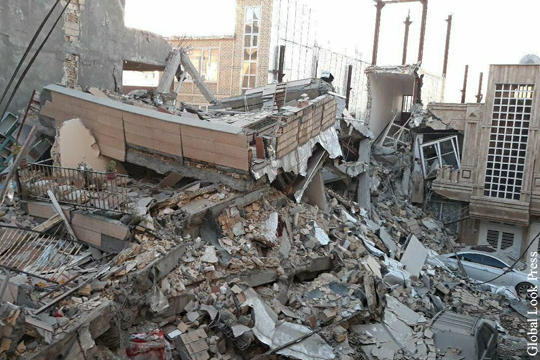Число жертв землетрясения в Иране превысило 140 человек