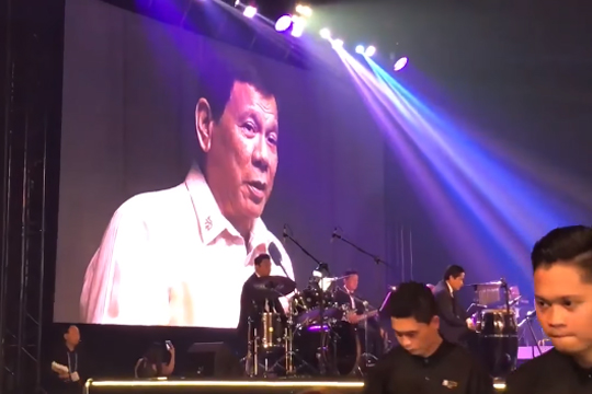 Президент Филиппин спел «по требованию» Трампа