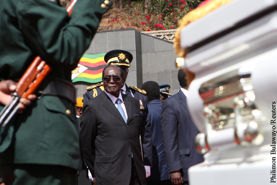 Военные Зимбабве заверили в «безопасности» президента Мугабе