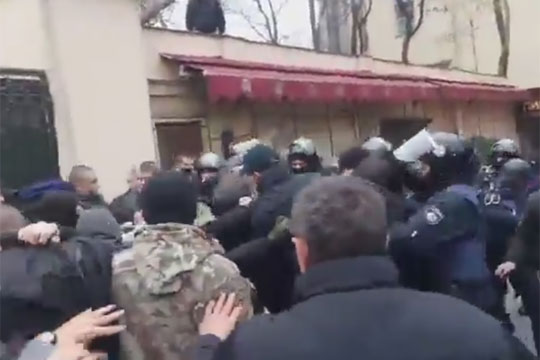 В Одессе противники строительства многоэтажки подрались с полицией