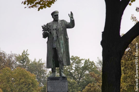 Памятник маршалу Коневу осквернили в Праге