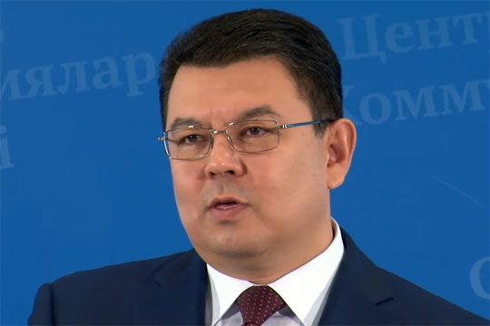 Казахский министр рассказал анекдот про бензин из России