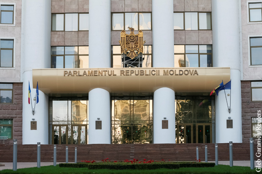 Парламент Молдавии принял ограничивающий российские СМИ законопроект