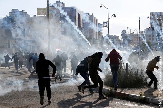 Армия Израиля применила газ против палестинских подростков
