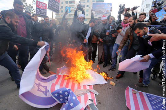 У посольства США в Бейруте начались беспорядки