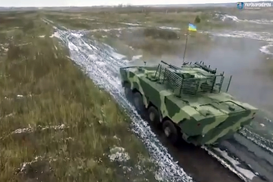 Порошенко сообщил о завершении испытаний украинского БТР-4МВ1