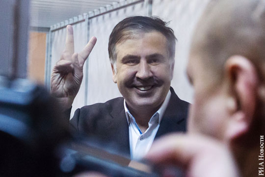 Саакашвили превратил заседание киевского суда из мелодрамы в комедию
