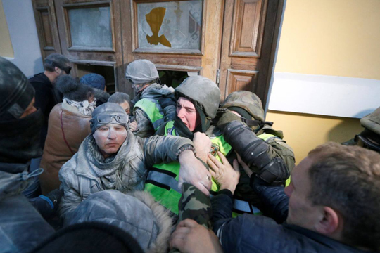 Нацгвардия Украины заявила о 60 пострадавших у Октябрьского дворца силовиках