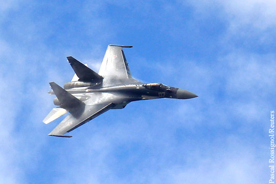 Американские СМИ: Встреча в небе над Сирией показала превосходство Су-35 над F-22