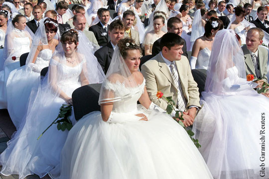 Украинцев начали перед женитьбой отправлять в военкомат
