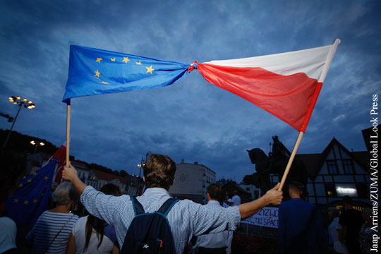 Евросоюз запустил санкционную процедуру против Польши