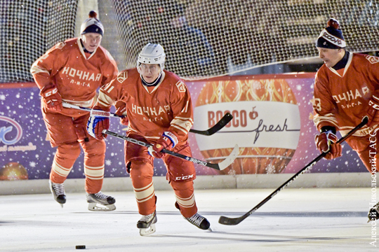 Путин сыграл в матче НХЛ на Красной площади