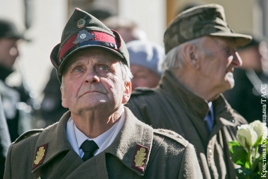 Президент Латвии уравнял ветеранов Красной армии и СС