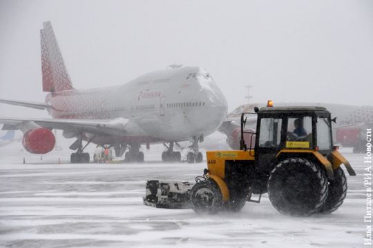 В аэропортах Москвы из-за непогоды задержали 30 рейсов