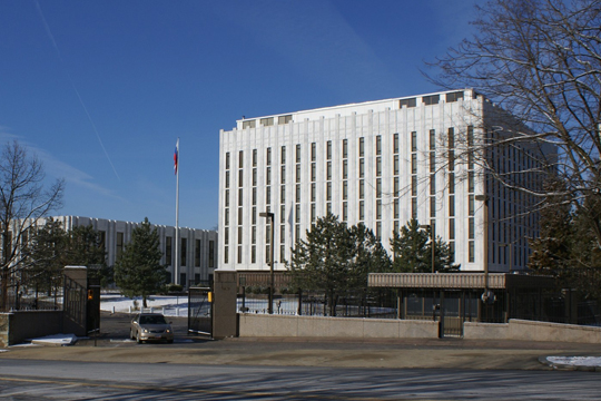 Площадь у посольства России в США назвали в честь Немцова