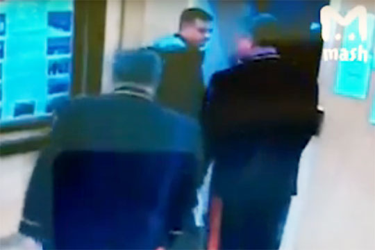 Подмосковного полицейского наказали за неуважение к двум генералам в лифте