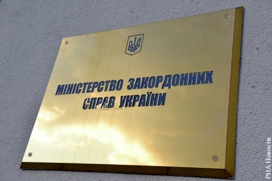 Украинских дипломатов обязали при приеме на работу проверяться у психиатра