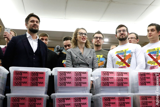 Собчак принесла в ЦИК подписи для регистрации на выборах-2018