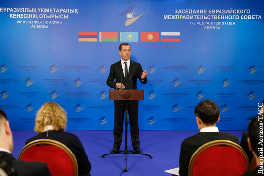 Медведев объяснил дрожь земли при рассмотрении документа под номером 666