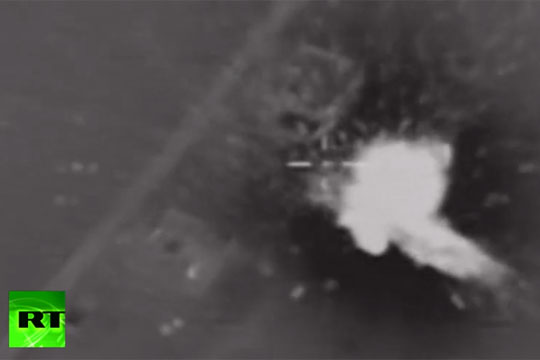 Опубликовано видео удара России по сбившим Су-25 террористам в Сирии