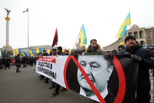 Порошенко вызвали на Майдан для отречения от власти