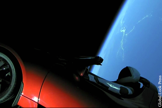 Электромобиль Tesla покинул орбиту Земли