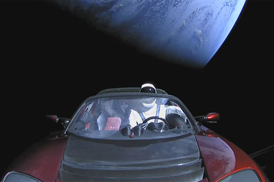 Выяснилось, что дальше произойдет с запущенным в космос автомобилем Tesla