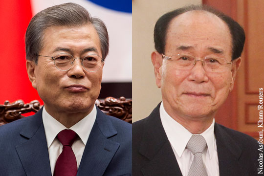 Глава Южной Кореи и формальный лидер КНДР пожали руки