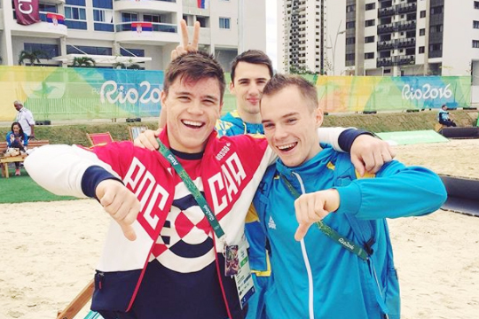 Украинского гимнаста затравили за фото с российским спортсменом