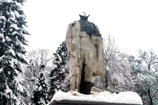 У памятника поэту Шевченко под Львовом украли голову