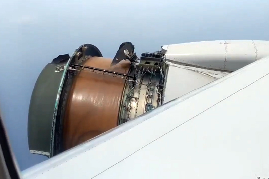 Пассажиров напугал развалившийся в полете двигатель Boeing 777