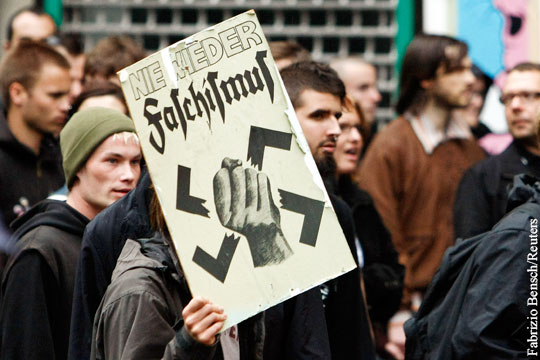 Опрос: Немцы считают себя потомками жертв фашизма и борцов с Гитлером
