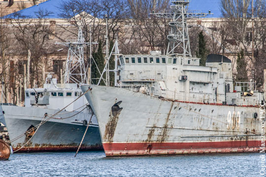 Адмирал Комоедов: Не мы ломали украинские корабли, чтобы их ремонтировать